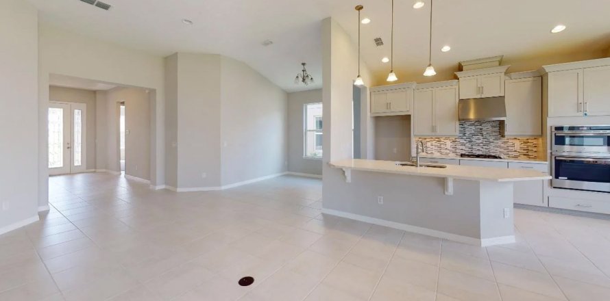 Townhouse in CRESTVIEW in Clermont, Florida 3 bedrooms, 164 sq.m. № 102721