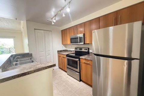 Condo in Coral Springs, Florida, 2 bedrooms  № 2153763 - photo 13