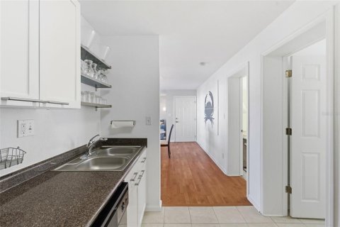 Copropriété à vendre à Saint Petersburg, Floride: 1 chambre, 76.46 m2 № 2114925 - photo 11