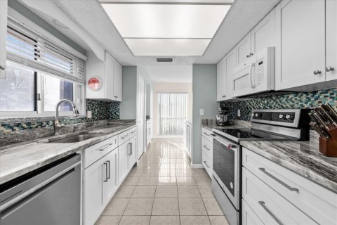 Villa ou maison à vendre à New Port Richey, Floride: 3 chambres, 158.03 m2 № 2150245 - photo 6