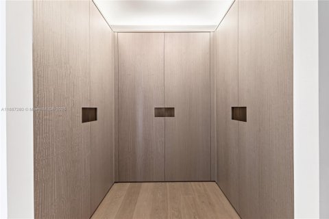 Купить кондоминиум в Майами-Бич, Флорида 5 спален, 708.84м2, № 1941925 - фото 28