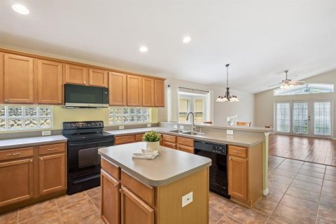 House in Orlando, Florida 4 bedrooms, 200.67 sq.m. № 2119270 - photo 7