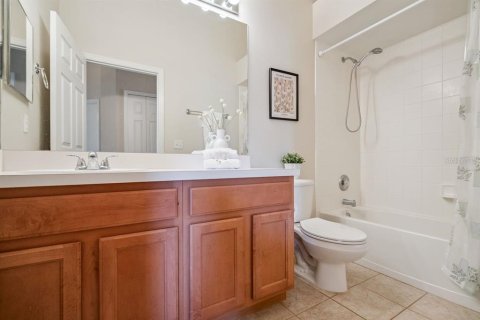 House in Orlando, Florida 4 bedrooms, 200.67 sq.m. № 2119270 - photo 14
