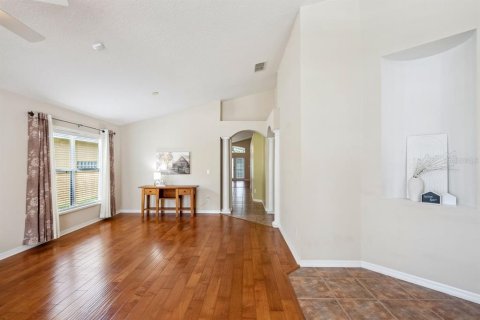 House in Orlando, Florida 4 bedrooms, 200.67 sq.m. № 2119270 - photo 3