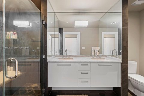 Condominio en venta en Miami, Florida, 1 dormitorio, 95.78 m2 № 1702330 - foto 15
