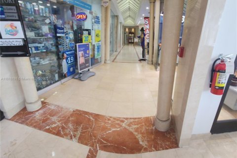 Condominio en venta en Sunny Isles Beach, Florida, 33.44 m2 № 1977507 - foto 9