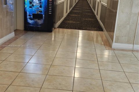 Condominio en venta en Sunny Isles Beach, Florida, 33.44 m2 № 1977507 - foto 13