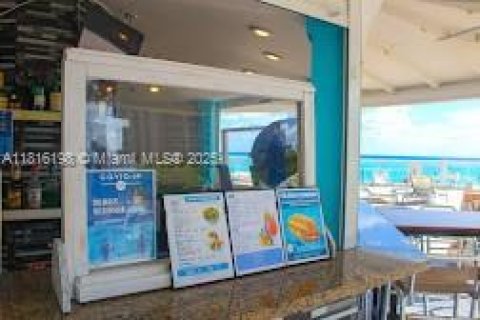 Condominio en venta en Sunny Isles Beach, Florida, 33.44 m2 № 1977507 - foto 17