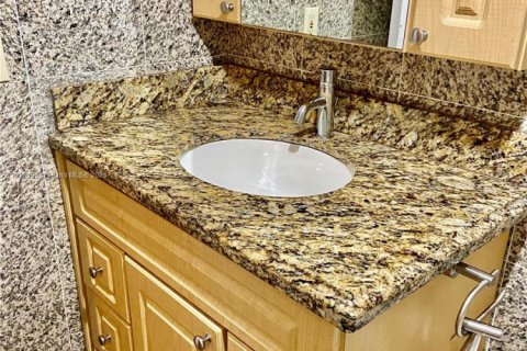 Condominio en venta en Sunny Isles Beach, Florida, 33.44 m2 № 1977507 - foto 5