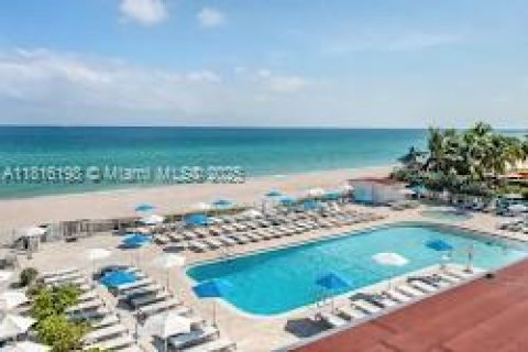 Condominio en venta en Sunny Isles Beach, Florida, 33.44 m2 № 1977507 - foto 19