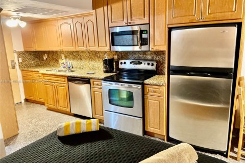 Condominio en venta en Sunny Isles Beach, Florida, 33.44 m2 № 1977507 - foto 7