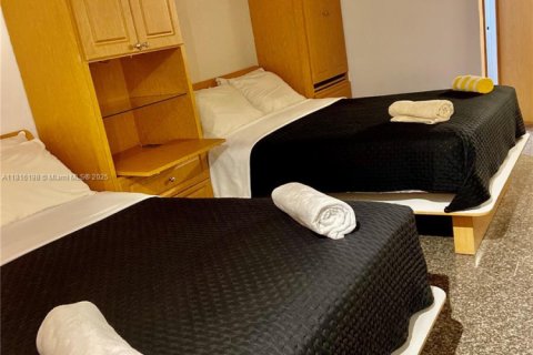 Condominio en venta en Sunny Isles Beach, Florida, 33.44 m2 № 1977507 - foto 2