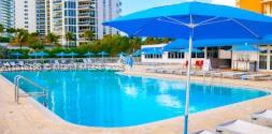 Студия в кондо в Санни-Айлс-Бич, Флорида № 1977507