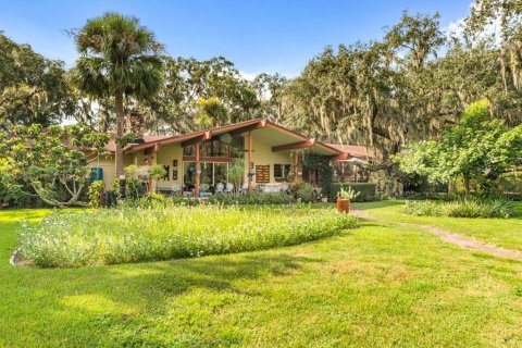 House in Leesburg, Florida 4 bedrooms, 266.44 sq.m. № 1911234 - photo 25