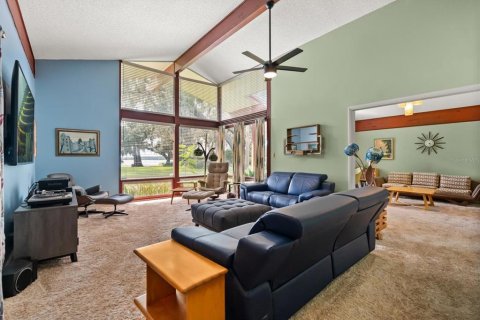 House in Leesburg, Florida 4 bedrooms, 266.44 sq.m. № 1911234 - photo 9