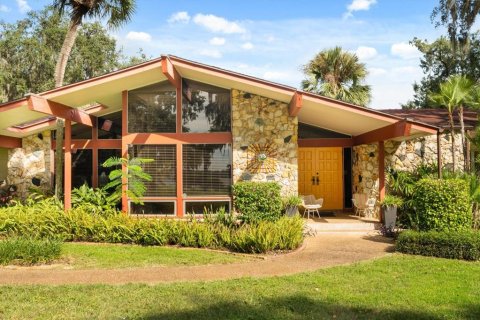 House in Leesburg, Florida 4 bedrooms, 266.44 sq.m. № 1911234 - photo 4