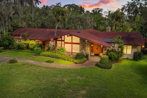House in Leesburg, Florida 4 bedrooms, 266.44 sq.m. № 1911234 - photo 6