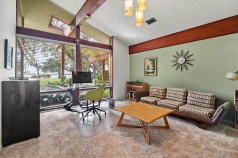 House in Leesburg, Florida 4 bedrooms, 266.44 sq.m. № 1911234 - photo 7