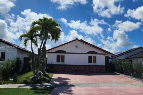 Дом в Майами, Флорида 4 спальни, 148.27м2 № 2052634