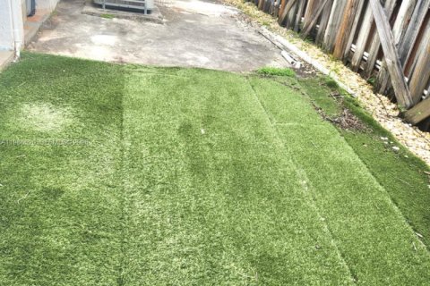 Villa ou maison à vendre à Miami, Floride: 4 chambres, 148.27 m2 № 2052634 - photo 30