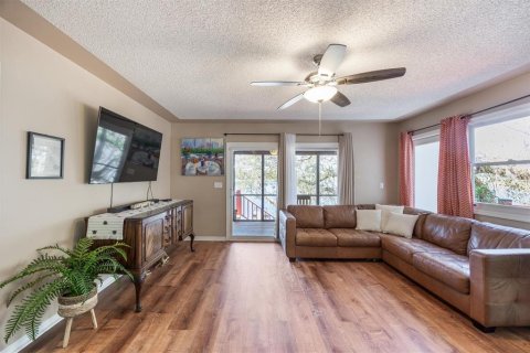 Casa en venta en Melrose, Florida, 3 dormitorios, 291.99 m2 № 2107599 - foto 4