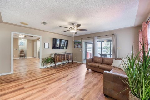 Casa en venta en Melrose, Florida, 3 dormitorios, 291.99 m2 № 2107599 - foto 2