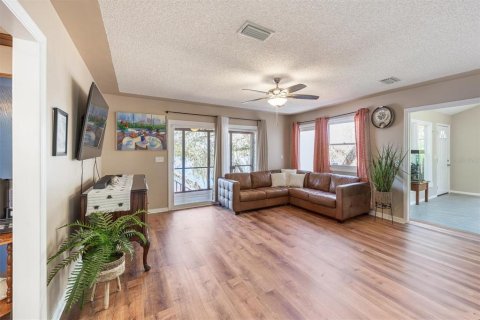 Casa en venta en Melrose, Florida, 3 dormitorios, 291.99 m2 № 2107599 - foto 3