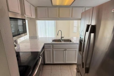 Townhouse in Davenport, Florida 3 bedrooms, 152.17 sq.m. № 2277570 - photo 5