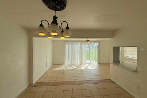 Townhouse in Davenport, Florida 3 bedrooms, 152.17 sq.m. № 2277570 - photo 14