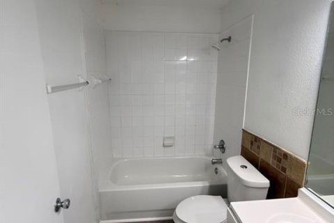 Townhouse in Davenport, Florida 3 bedrooms, 152.17 sq.m. № 2277570 - photo 22