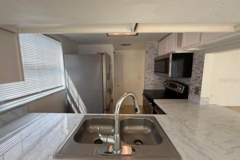 Townhouse in Davenport, Florida 3 bedrooms, 152.17 sq.m. № 2277570 - photo 9