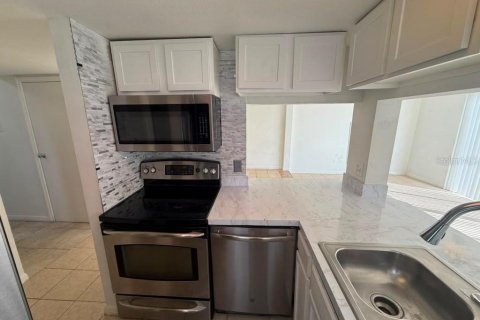 Townhouse in Davenport, Florida 3 bedrooms, 152.17 sq.m. № 2277570 - photo 4