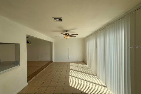 Townhouse in Davenport, Florida 3 bedrooms, 152.17 sq.m. № 2277570 - photo 13