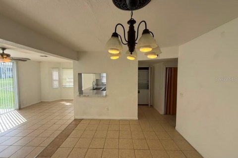 Townhouse in Davenport, Florida 3 bedrooms, 152.17 sq.m. № 2277570 - photo 12