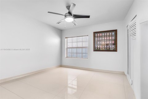 Casa en venta en Miami, Florida, 3 dormitorios, 111.58 m2 № 1836467 - foto 17