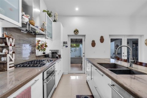Casa en venta en Miami, Florida, 3 dormitorios, 111.58 m2 № 1836467 - foto 10