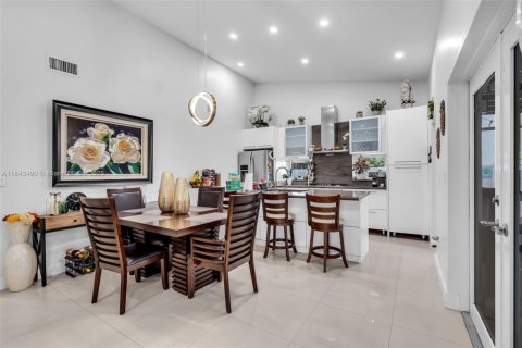 Casa en venta en Miami, Florida, 3 dormitorios, 111.58 m2 № 1836467 - foto 6
