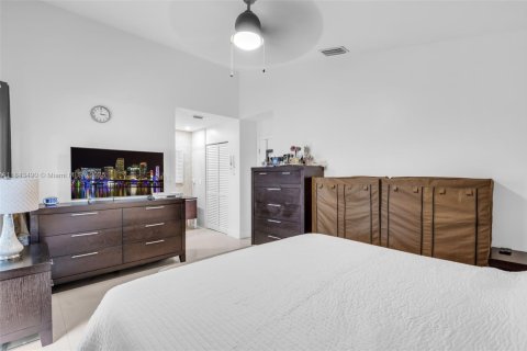 Casa en venta en Miami, Florida, 3 dormitorios, 111.58 m2 № 1836467 - foto 14