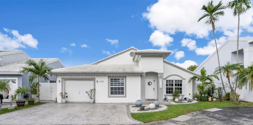 Casa en Miami, Florida 3 dormitorios, 111.58 m2 № 1836467