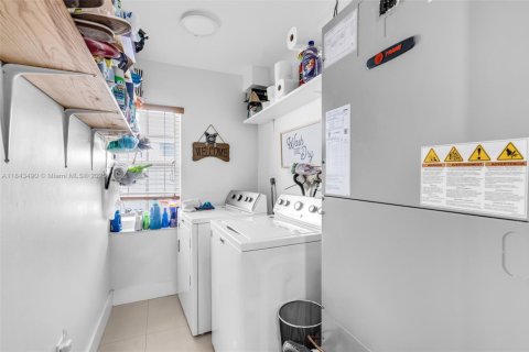 Casa en venta en Miami, Florida, 3 dormitorios, 111.58 m2 № 1836467 - foto 25