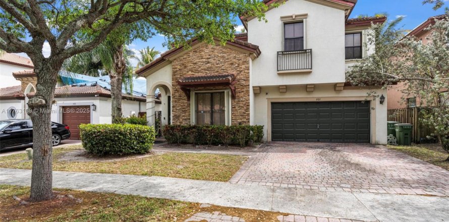 House in Homestead, Florida 4 bedrooms, 217.39 sq.m. № 1699191