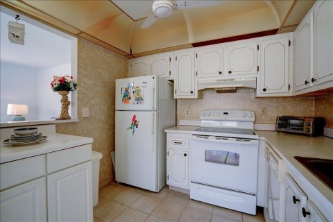 Condo in Delray Beach, Florida, 1 bedroom № 2264998 - photo 9