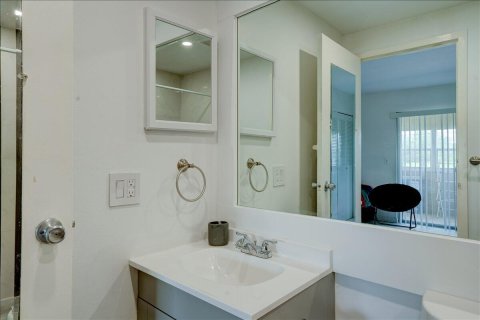 Condo in Delray Beach, Florida, 1 bedroom № 2264998 - photo 13
