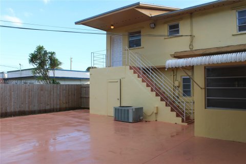 Villa ou maison à vendre à Hialeah, Floride: 6 chambres, 217.86 m2 № 1798855 - photo 26