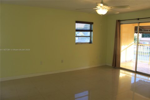 Villa ou maison à vendre à Hialeah, Floride: 6 chambres, 217.86 m2 № 1798855 - photo 19