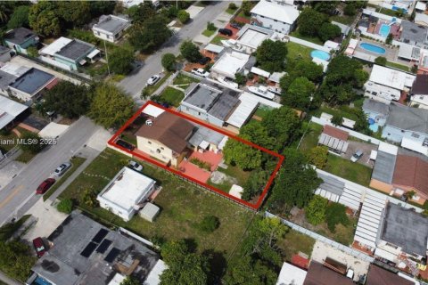Villa ou maison à vendre à Hialeah, Floride: 6 chambres, 217.86 m2 № 1798855 - photo 28