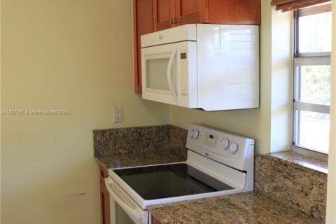Villa ou maison à vendre à Hialeah, Floride: 6 chambres, 217.86 m2 № 1798855 - photo 20