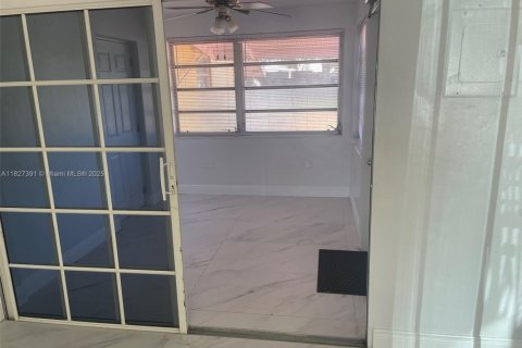 Villa ou maison à vendre à Hialeah, Floride: 6 chambres, 217.86 m2 № 1798855 - photo 5