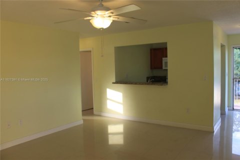 Villa ou maison à vendre à Hialeah, Floride: 6 chambres, 217.86 m2 № 1798855 - photo 18