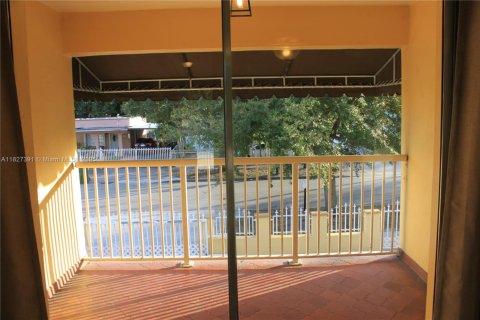 Villa ou maison à vendre à Hialeah, Floride: 6 chambres, 217.86 m2 № 1798855 - photo 17